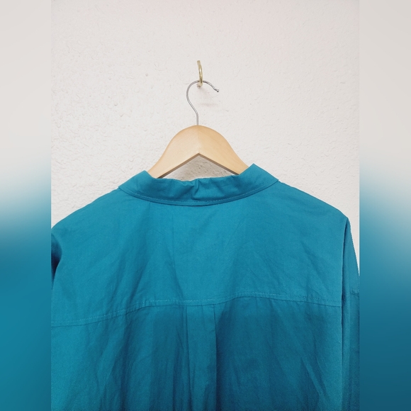 NWT LELIS women's blue button down, size Medium, business casual, new, pocket - Picture 9 of 10